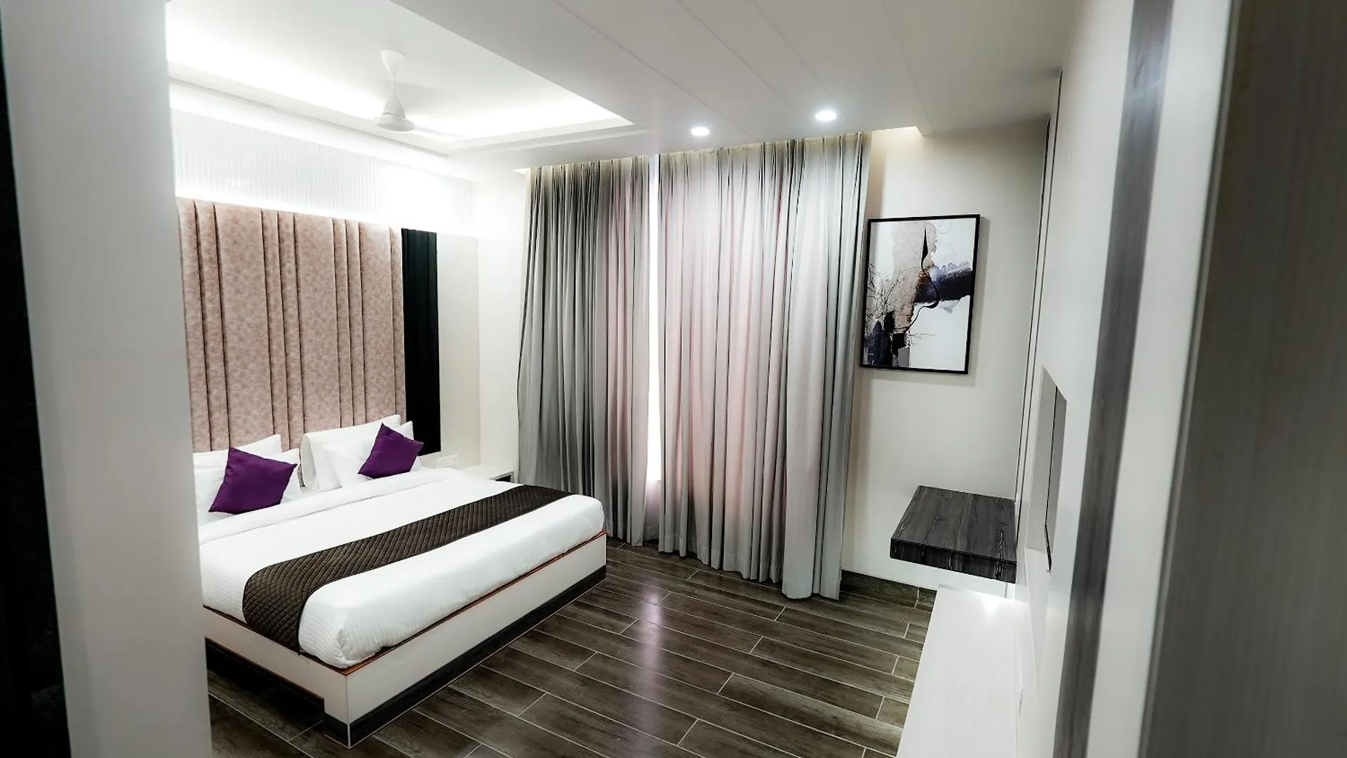 Hotel Elinor By Dazzling Hotels & Resorts Agra  4*, Agra (Uttar Pradesh) India