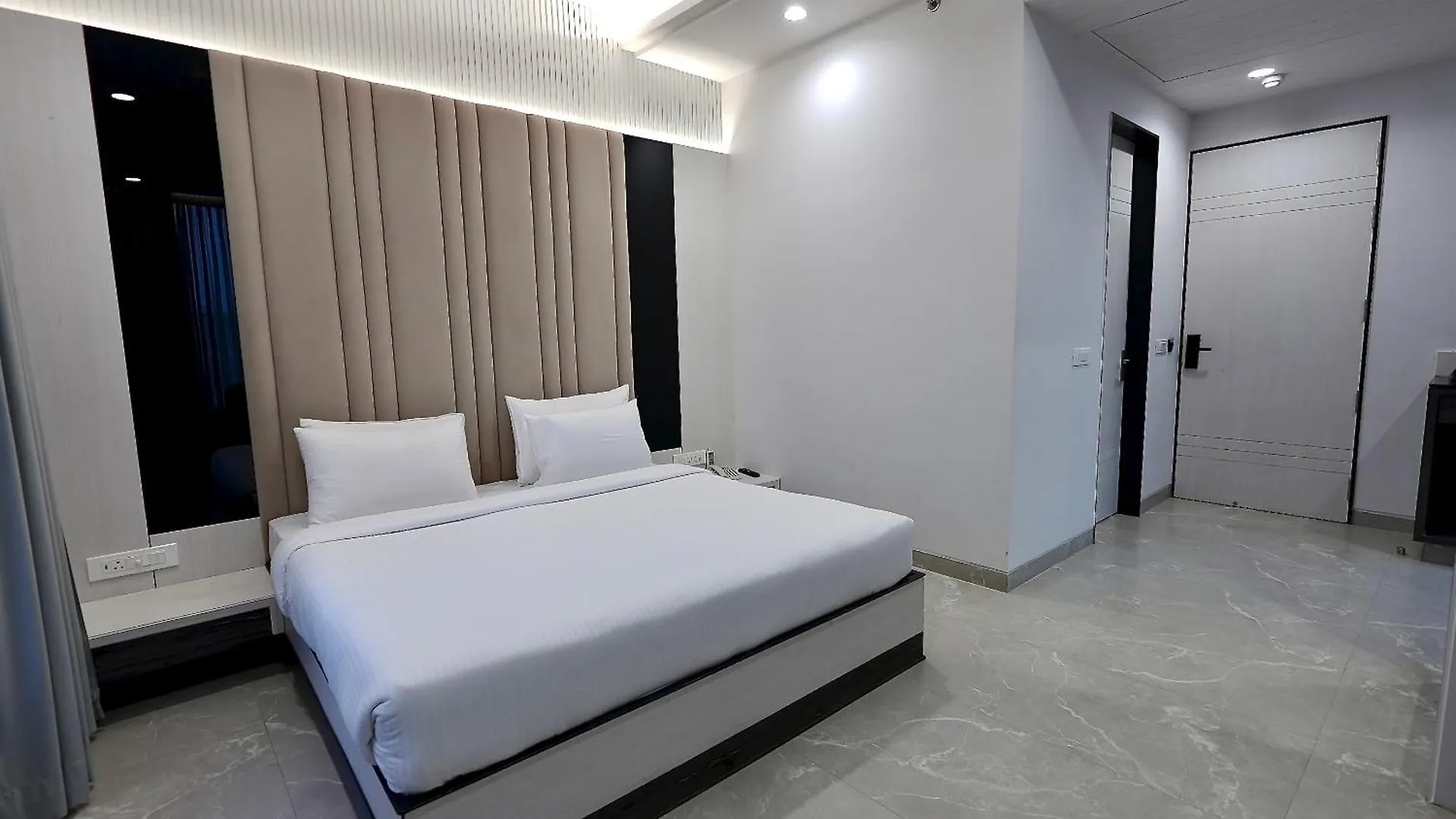 Hotel Elinor By Dazzling Hotels & Resorts Agra