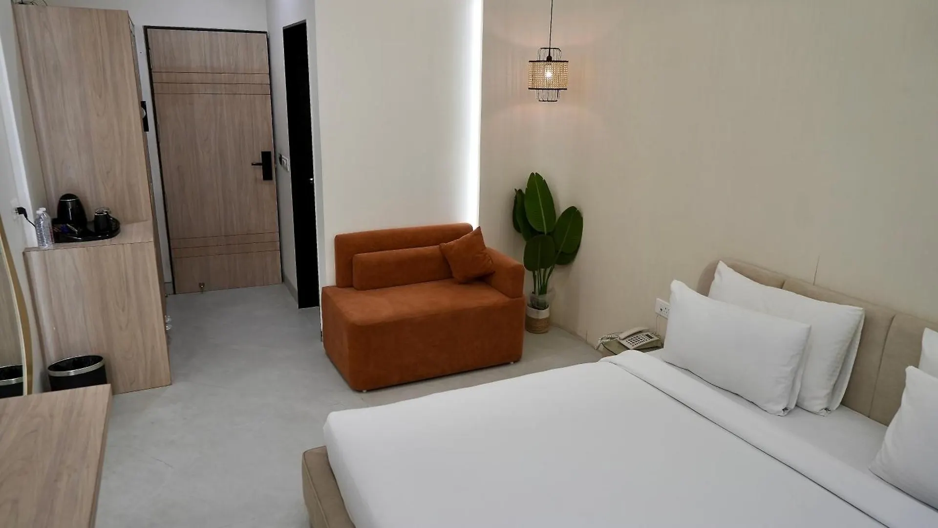 Hotel Elinor By Dazzling Hotels & Resorts Agra  4*, Agra (Uttar Pradesh) India