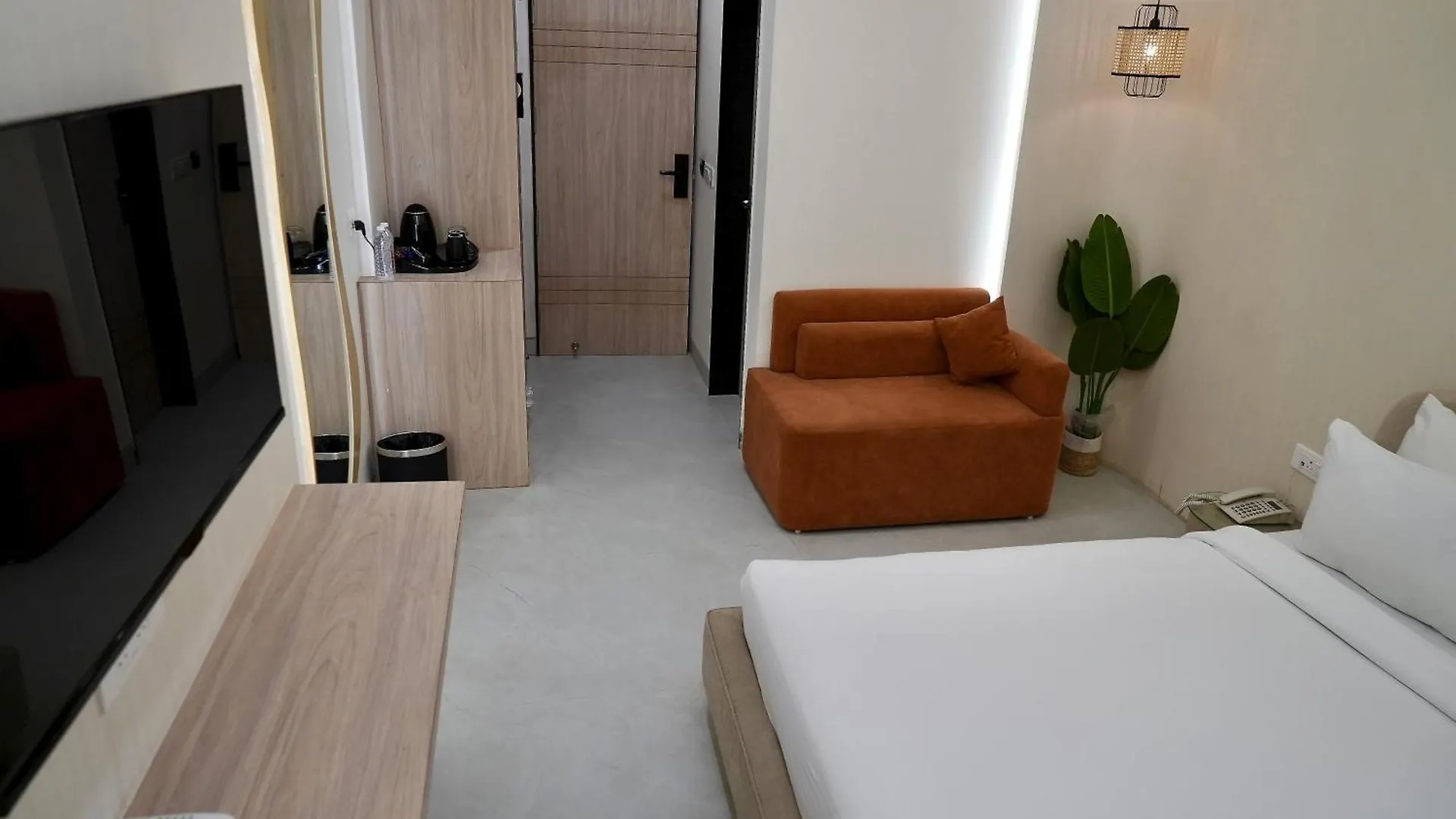****  Hotel Elinor By Dazzling Hotels & Resorts Agra  India