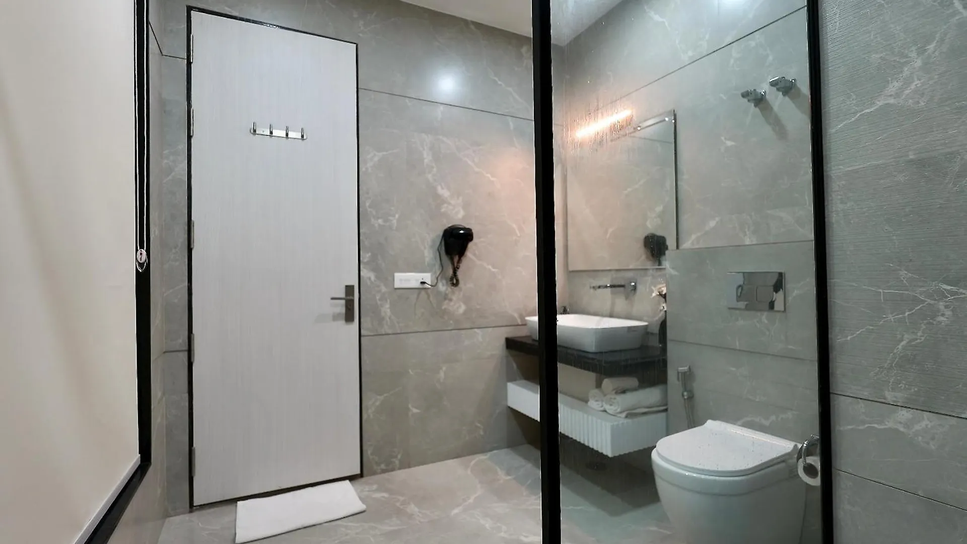Hotel Elinor By Dazzling Hotels & Resorts Agra