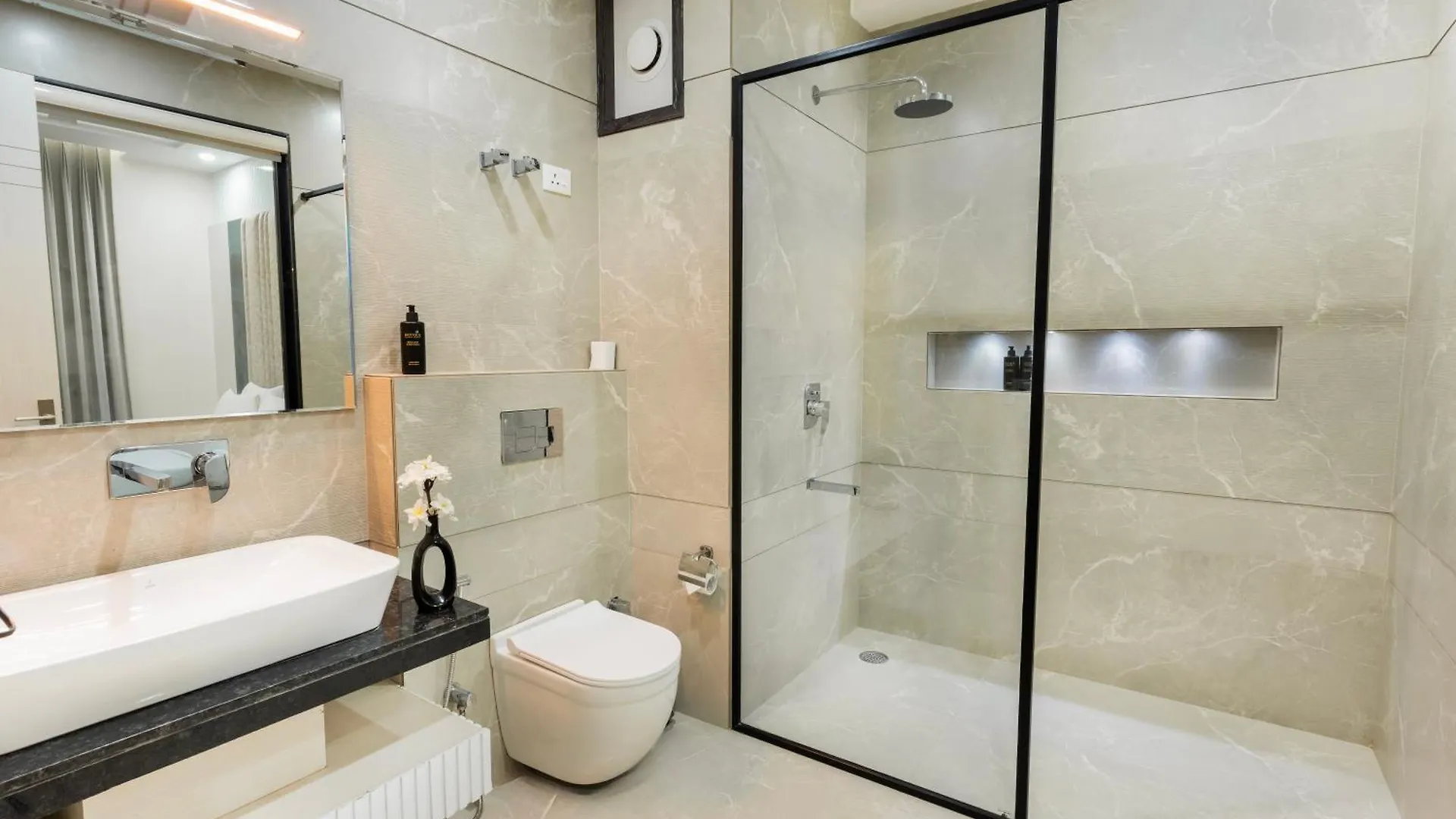 Hotel Elinor By Dazzling Hotels & Resorts Agra  4*, Agra (Uttar Pradesh)