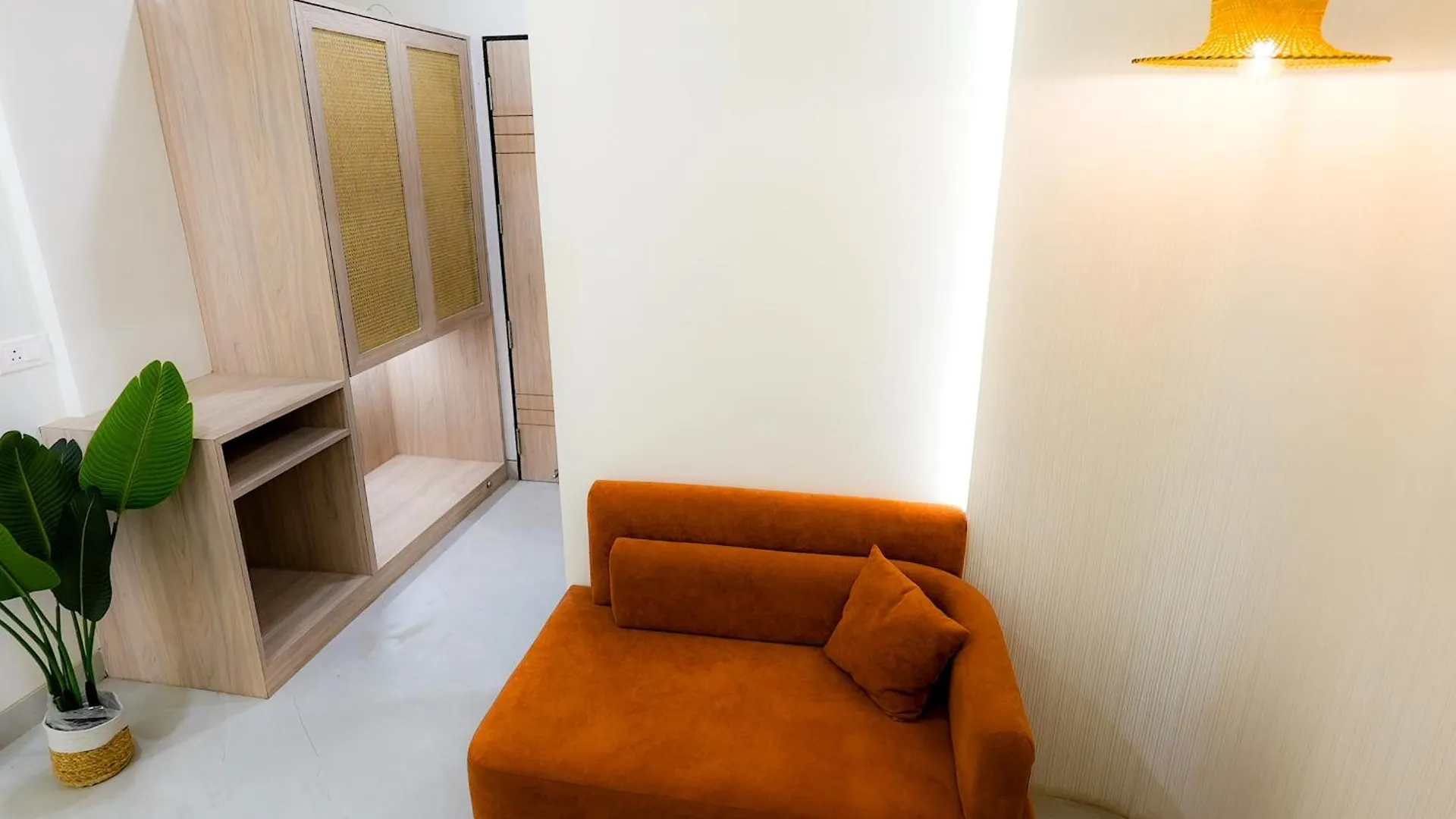 Hotel Elinor By Dazzling Hotels & Resorts Agra  4*, Agra (Uttar Pradesh)