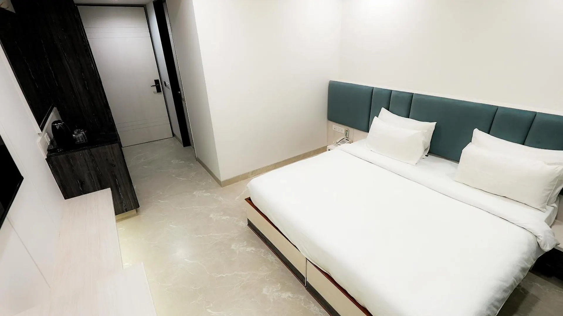 Hotel Elinor By Dazzling Hotels & Resorts Agra