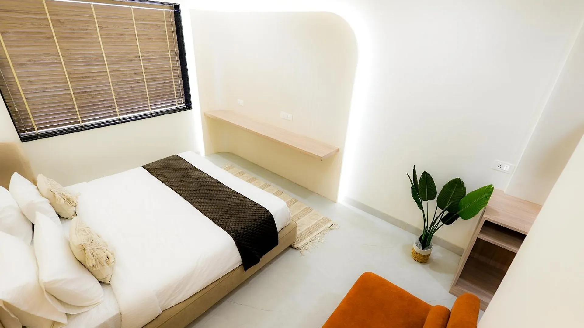 Hotel Elinor By Dazzling Hotels & Resorts Agra  4*, Agra (Uttar Pradesh) India