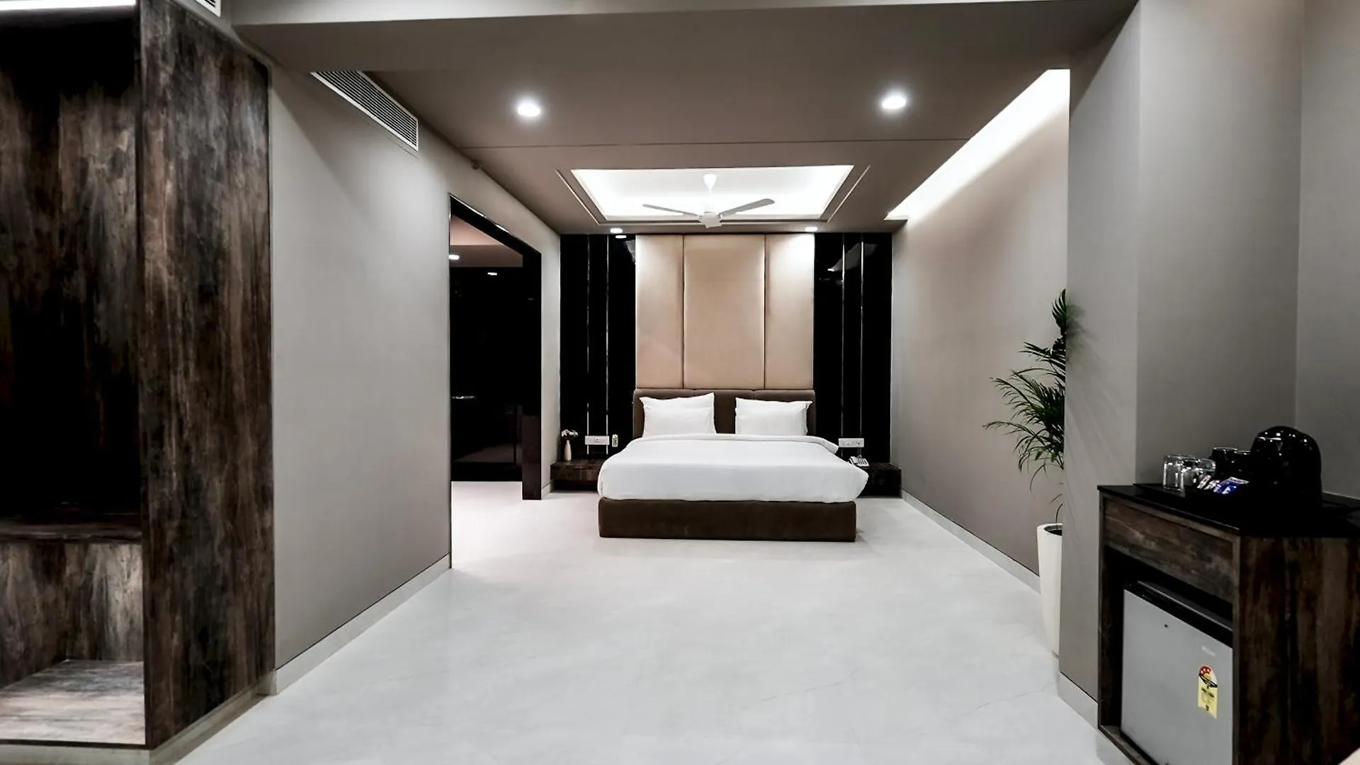 Hotel Elinor By Dazzling Hotels & Resorts Agra  4*, Agra (Uttar Pradesh) India