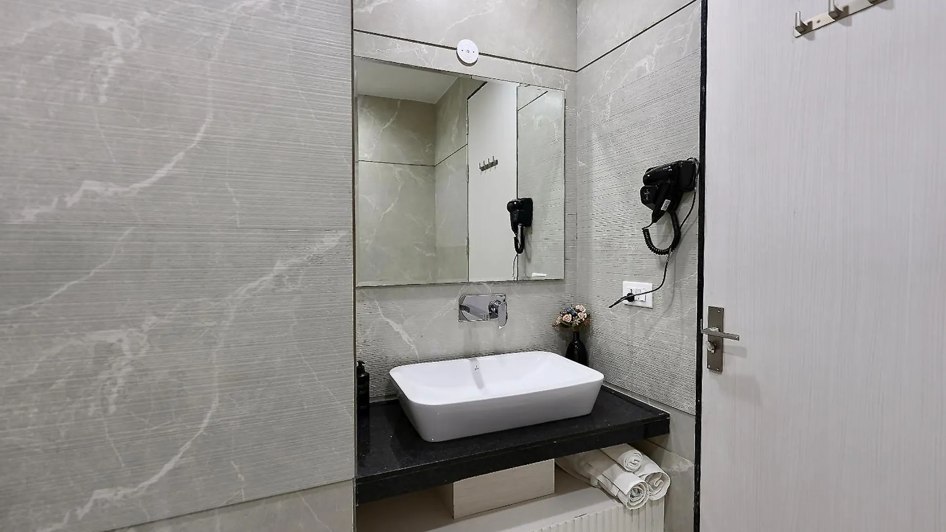 Hotel Elinor By Dazzling Hotels & Resorts Agra   Agra (Uttar Pradesh)