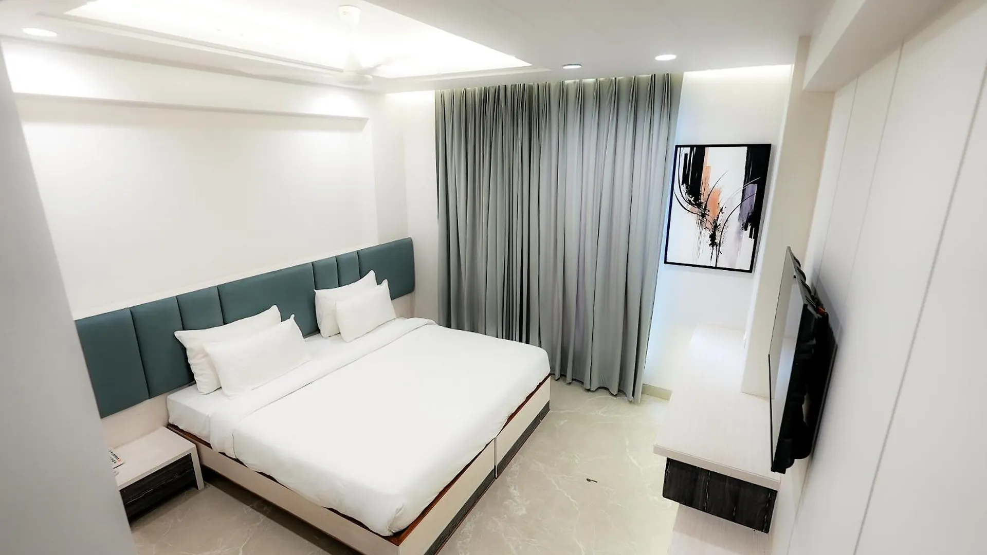 Hotel Elinor By Dazzling Hotels & Resorts Agra  4*, Agra (Uttar Pradesh)