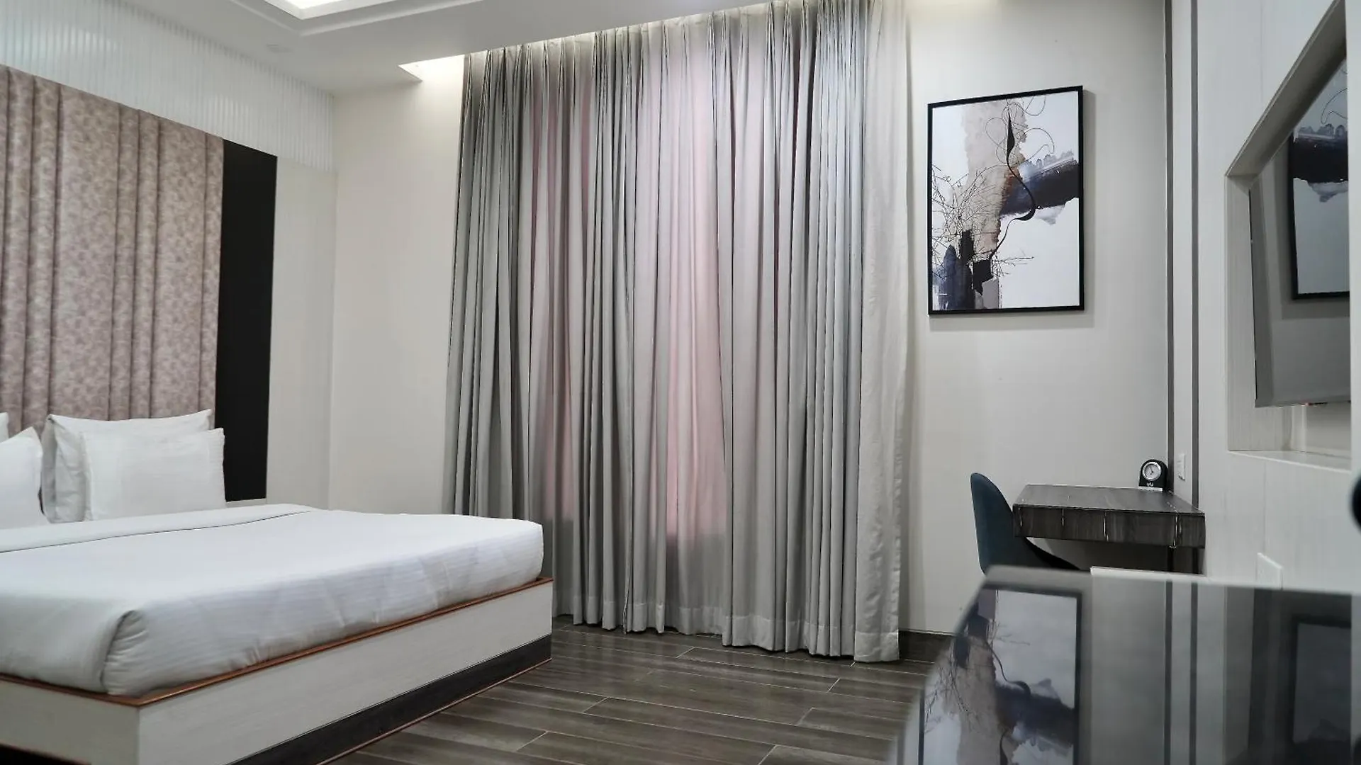 Hotel Elinor By Dazzling Hotels & Resorts Agra