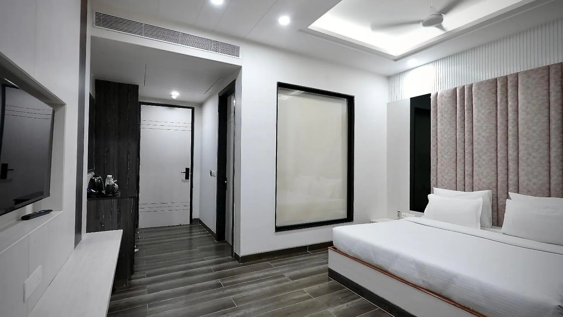 Hotel Elinor By Dazzling Hotels & Resorts Agra